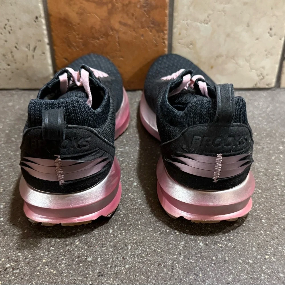 Brooks Women's Black and Pink Running Shoes size 7 - Picture 5 of 8